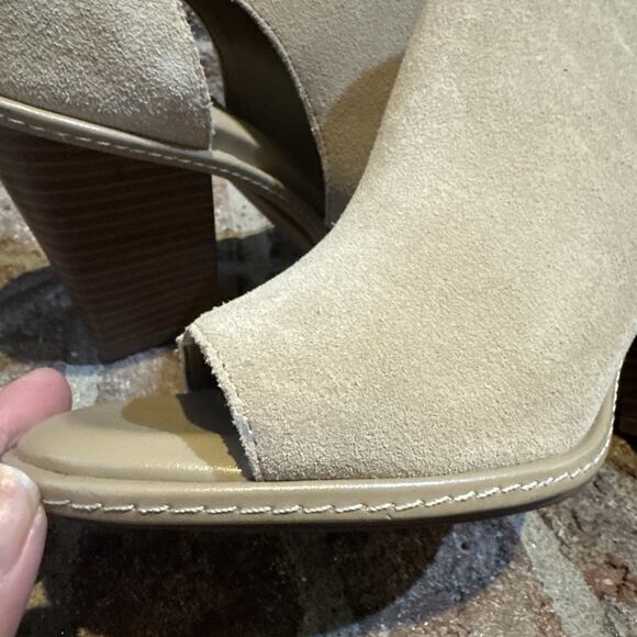 Vince Camuto Fareena Block Heel Open Toe Zip Closure Beige Suede Shoe Womens 11 - Picture 14 of 16